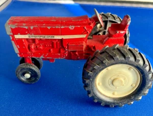 Vintage ERTL International Harvester Wide-Front Tractor. (Red/White) - Picture 1 of 6