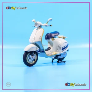 NewRay Custom Vespa 946 Bellissima White CD Diecast Scooter Bike 1:12 - Picture 1 of 5