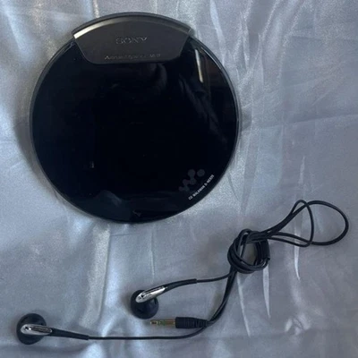 Walkman e fones de ouvido CD player portátil Sony preto D-NE820_BK usado do Japão - Imagem 1 de 4