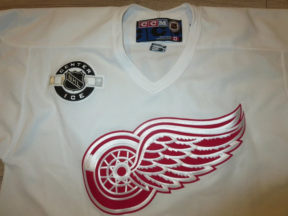 Brendan Shanahan #14 Detroit Red Wings center ice CCM Hockey NHL Jersey LG L - Image 1 of 2