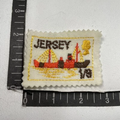 Vtg 1/9 JERSEY Postage Stamp Theme Felt Patch Ship w YELLOW Queen Elizabeth 95NB Foto 1 de 2