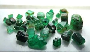 Beautiful Green Emerald Crystals Lot Swat Pakistan 18.0 CT - Picture 1 of 8
