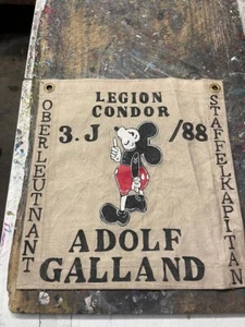 BANDIERA DA PARETE TEDESCA ACE ADOLF GALLAND TOPOLINO CONDOR LEGIONE STANZA SECONDA GUERRA MONDIALE - Foto 1 di 1
