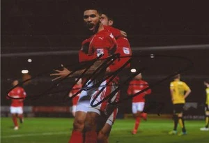 FOTO DE ACCIÓN 6x4 firmada por Nahki Wells HUDDERSFIELD: + CERTIFICADO DE AUTENTICIDAD - Imagen 1 de 1