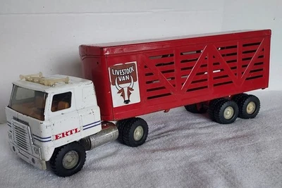 Remolque tractor semirremolque ERTL Livestock Van blanco rojo acero prensado (1:9) 21" Foto 1 de 4