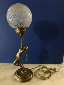 LAMPADA TAVOLO OTTONE STILE LIBERTY ART DECO NOUVEAU CORPO DONNA riproduzione - Picture 1 of 10