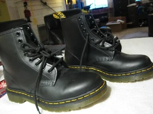 Dr Martens Air Wair Black Lace up Combat Style Boots 11822 USm 7 USl 8 UK 8 New! - Picture 1 of 16