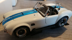 1/18 - AC COBRA SHELBY 427 S/C - BLANCHE/BANDES BLEUES/INT.NOIR - 1965 - KYOSHO