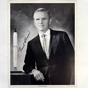 ¿FOTO FIRMADA POR EL PERSONAL B&W DE LA NASA FRANK BORMAN AUTO? GEMINI 7 APOLO 8 - Imagen 1 de 6