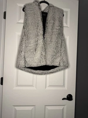 Chaleco Sherpa grande con capucha frontal abierto Coffee Shop con capucha blanco negro mezcla Foto 1 de 2