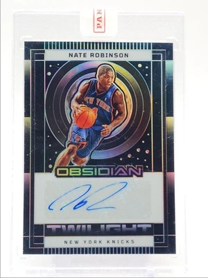 NATE ROBINSON 2024-25 OBSIDIAN TWILIGHT AUTOGRAPH KNICKS A AUTO /149 Q5722 - Image 1 of 2