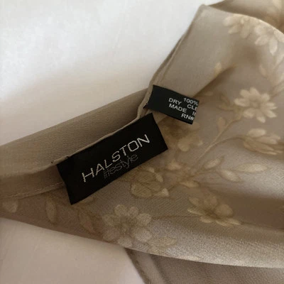 Cachecol Halston Lifestyle seda libélula floral flor retangular 13,5” X 57” - Imagem 1 de 4