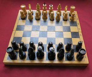 Antiguo juego de ajedrez de madera URSS 32 piezas grande 12" tablero de madera caja de almacenamiento soviético - Imagen 1 de 10