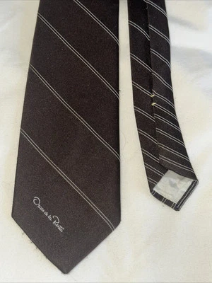 Corbata Oscar De La Renta marrón a rayas diagonales mezcla de seda vintage Foto 1 de 4