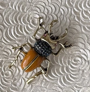 Vintage Style Beetle Insect Brooch enamel on metal - Picture 1 of 6