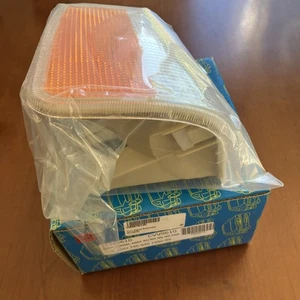 NOS 1990-95 Volvo 740 & 940 RH Parking/Signal Light Assembly - Picture 1 of 7