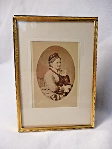 cornice portafoto finemente cesellata Roja bronzo 11 x 15 cm + fotografia signora 1880 circa - Foto 1 di 8