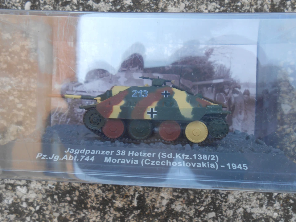 JAGDPANZER  (SD.KFZ.138/2)MORAVIA CZECHOSLOVAKIA 1945 scala  1/72 - Immagine 1 di 1