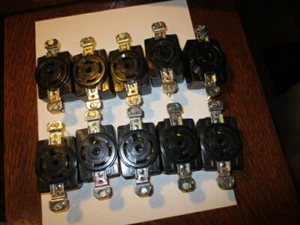 10 salidas de receptáculo de bloqueo giratorio Bryant 3520 no NEMA 20A 120/208V 4 polos 5 cables - Imagen 1 de 5