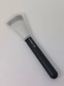 MAC 164S Synthetic Duo Fibre Curved Sculpting Brush - Picture 1 of 3
