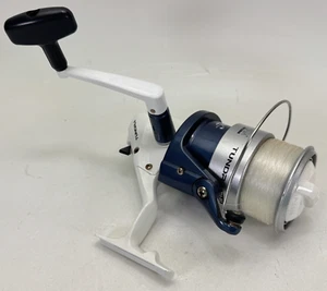 Moulinet de pêche à filer Okuma Tundra TU-80 4,5:1 blanc bleu argent - Photo 1/7