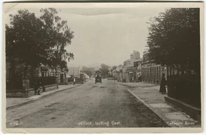 ALFORD, LOOKING EAST - Aberdeenshire Postcard (P2202) - Picture 1 of 2