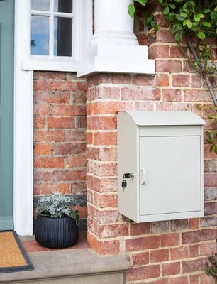 Post Box Extra Large Letter Mailbox Steel Lockable Outdoor Wall Mounted & 2 Keys - Image 1 of 4