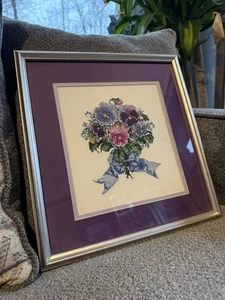 Vintage Handarbeit Blumenstrauß Kreuzstich professionell gerahmt mattiert 12x13 - Bild 1 von 17