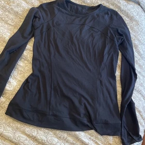 Lululemon Damen Langarm schwarz tailliert Shirt Größe 8 Etikett entfernt Daumenlöcher - Bild 1 von 7