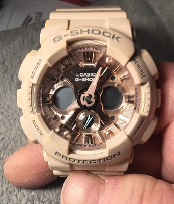 Reloj para mujer Casio GMA-S120MF-4ACR G-Shock - oro rosa Foto 1 de 2