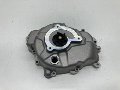 B0148885 TAPA BOMBA DE AGUA ORIGINAL VESPA SUPER GTS 125 IE 2009-2016 - Imagen 1 de 4