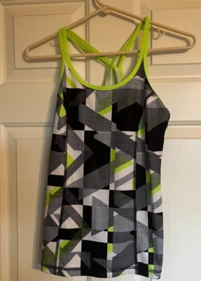 Camiseta sin mangas Xersio para mujer espalda cruzada talla (XS) formas geométricas en verde, negro, blanco Foto 1 de 4