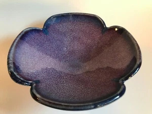 ART POTTERY ~ PURPLE GLAZED FLOWER SHAPED BOWL ~ SIGNED BY ARTIST ~ 7 1/2" - Picture 1 of 6