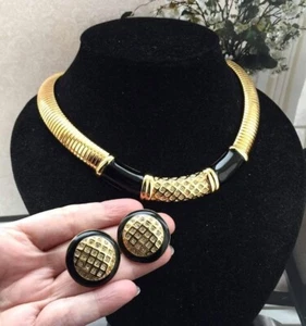 VTG Monet Bar Necklace Earrings Set Black Enamel Choker  Statement Gold tone EC  - Imagen 1 de 5