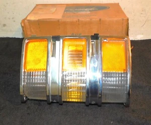 1975 1976 Ford Custom 500 LTD Brougham Landau NOS RH PARKING LAMP ASSEM w/ DOOR - Bild 1 von 8