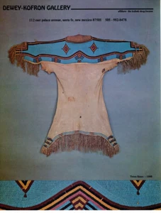 Anuncio impreso de exhibición de vestido Teton Sioux 1978, publicidad de galería nativa americana - Imagen 1 de 2