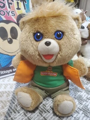Muñeca parlante de peluche Teddy Ruxpin Adventure Hug N Sing 2018 funciona Foto 1 de 4