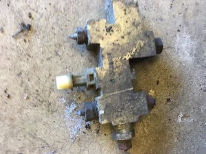 Jeep Wrangler YJ 87-95 Used Brake Proportioning Valve (037) - Picture 1 of 9