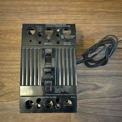 TQD32200ST1 - General Electric 200A 240V 3 polos caja moldeada atornillada circuito Foto 1 de 4