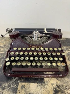 VINTAGE LC Smith & CORONA Typewriter Inc. With Case 1930’s-1950’s Maroon AS IS - Bild 1 von 14