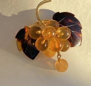 Vtg Gold Tone Amber Grape Cluster Leaf Pin Brooch - Picture 1 of 3