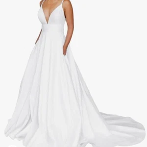 White satin wedding dress Women’s Size 6 New in original bag - Picture 1 of 15