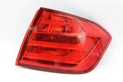 Cuarto de luz trasera pasajero derecho montado en panel BMW 320i 2012-2015 OEM #9334 Foto 1 de 4