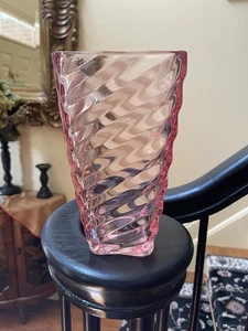 VINTAGE CRANBERRY PINK GLASS CHEVRON BOWL SWIRL OPTIC VASE GLASSWARE 8.5” - Picture 1 of 22