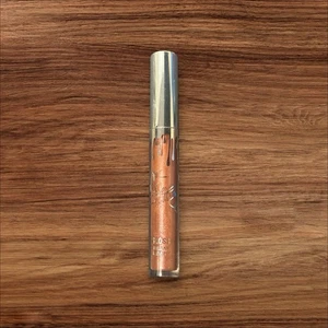 Kylie Cosmetics Lipgloss Amor Metallic Roségold 0,09 Oz eingestellt  - Bild 1 von 4