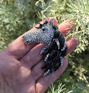 Magnetic Silver tone and rhinestone horse head brooch, equestrian gift jewelry. - Picture 1 of 4