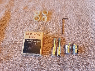 CERRADURAS DE SEGURIDAD PUERTA CHEVROLET CHEVELLE NOVA CORVAIR 1965-1966 982577 NUEVO EN STOCK Foto 1 de 2