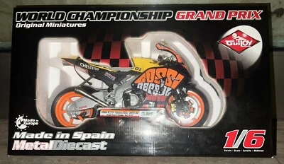 Guiloy 1:6 Honda RC 211 V  Valentino Rossi  1/6 CHESTE 2003- Team Repsol Honda - Immagine 1 di 4