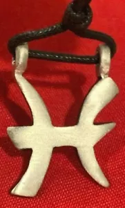 Collana Pesci Astrologia Ciondolo Zodiaco Oroscopo Gioielli Colore Argento Peltro - Foto 1 di 1