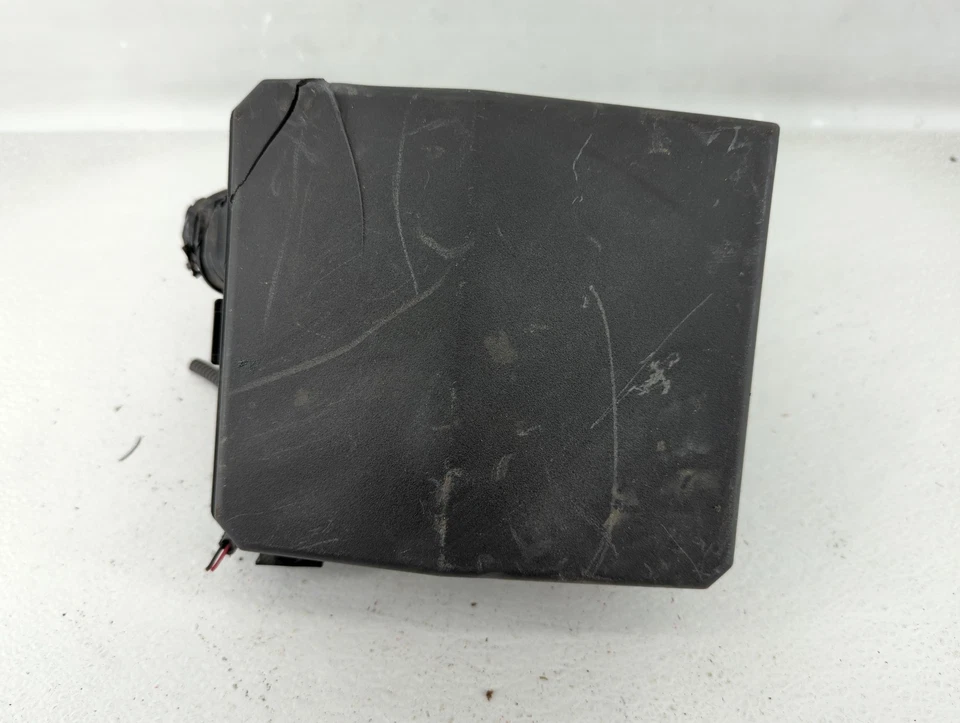 Módulo de relé de caja de fusibles deportiva Mitsubishi Outlander 2012-2017 YUTBB Foto 1 de 4